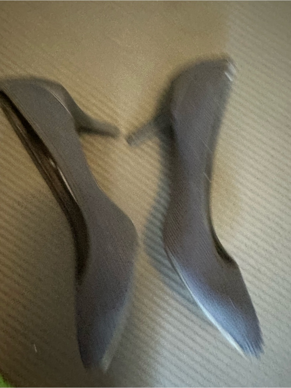 Tahari Black Pointed Toe Mid-Heel Pumps